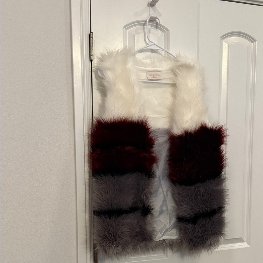 TALULAH Luxurious Cream Faux Fur Vest